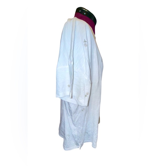 24/7 Dawson Embroidered Floral Crew Neck Tee 3x NWOT - Picture 3 of 10